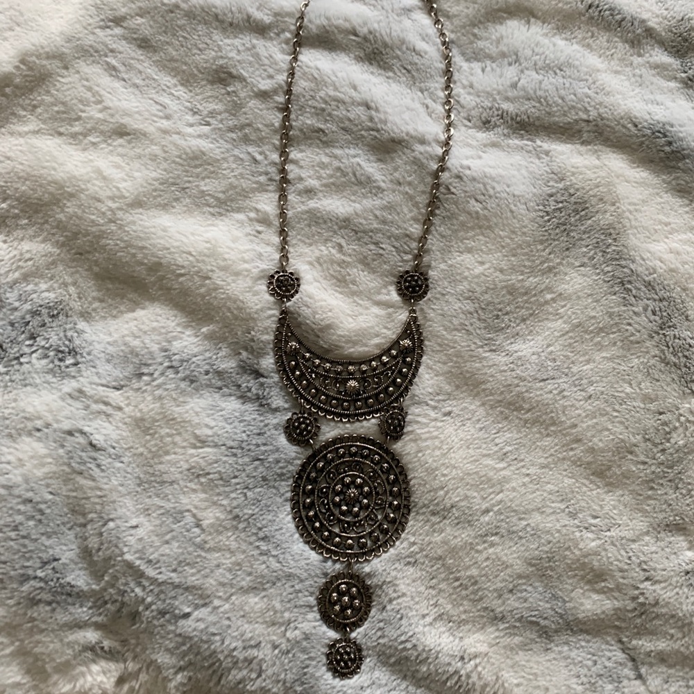 Beautiful vintage silver bib necklace